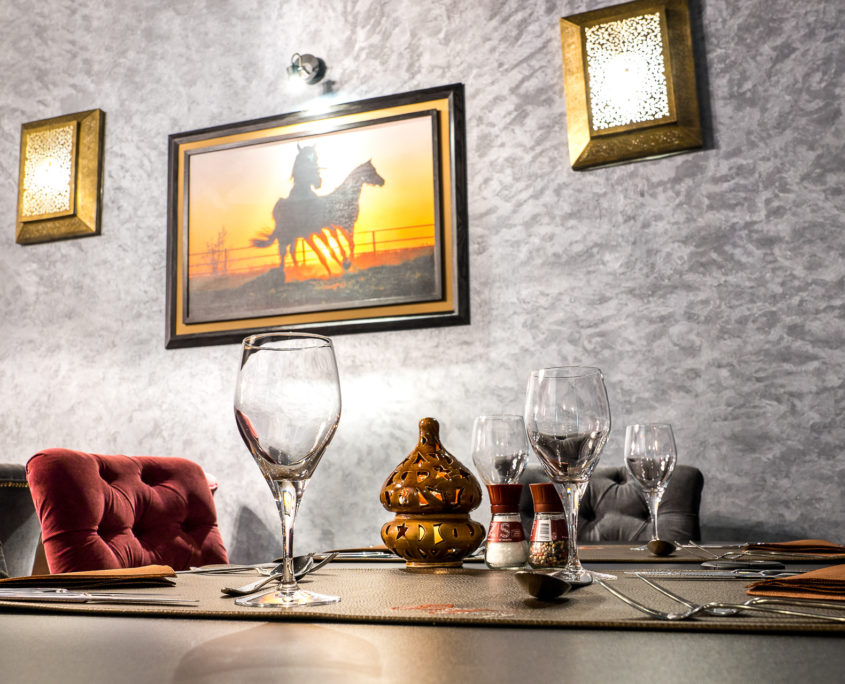 Salle, décoration orientale et plats du restaurant La Baie du Touareg à Nalinnes (photo 49 sur 83)